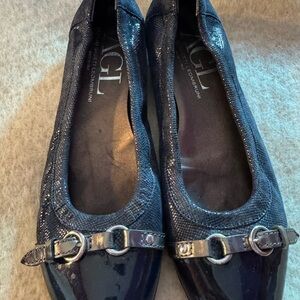 AGL Women's Shiny Black Loafers with Buckle Detail
